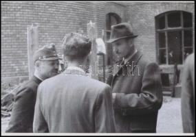 1945 Budapest, háborús bűnösök kivégzése, vintage negatívokról készült 6 db mai nagyítás, 25x18 cm