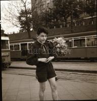 cca 1958 Budapest, Moszkva tér, Kotnyek Antal (1921-1990) budapesti fotóriporter hagyatékából 6 db vintage negatív, 6x6 cm