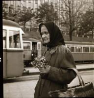 cca 1958 Budapest, Moszkva tér, Kotnyek Antal (1921-1990) budapesti fotóriporter hagyatékából 6 db v...
