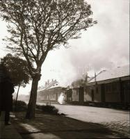 1955 Orosháza, kisvonat a városban, Kotnyek Antal (1921-1990) budapesti fotóriporter hagyatékából 2 ...