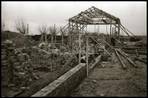 cca 1954 Sztálinváros építése, Kotnyek Antal (1921-1990) budapesti fotóriporter hagyatékából 58 db v...