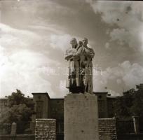 1966 Budapest, X. kerület, kőbányai városképek, épületfotók, életképek, 21 db vintage negatív Kevehá...