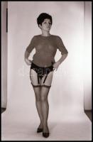 Van is, nincs is - cca 1972 és 1989 között készült, szolidan erotikus felvételek, 12 db vintage fotó...