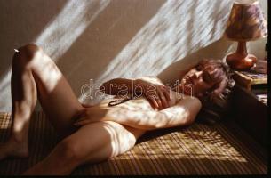 Kapás van - cca 1975 Szolidan erotikus felvételek, 23 db vintage negatív, 24x36 mm