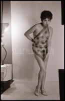 Kapás van - cca 1975 Szolidan erotikus felvételek, 23 db vintage negatív, 24x36 mm