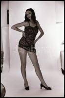 cca 1973 Szolidan erotikus felvételek, 25 db vintage negatív, 24x36 mm