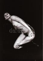 cca 1973 Szolidan erotikus felvételek, 25 db vintage negatív, 24x36 mm