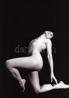 cca 1973 Szolidan erotikus felvételek, 25 db vintage negatív, 24x36 mm