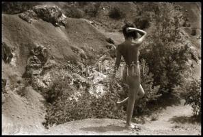 A természet lágy ölén - cca 1975-ben készült, szolidan erotikus felvételek, 29 db vintage negatív, 2...