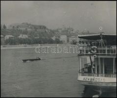cca 1950 Budapest, Látkép a várhegyre, Szabadság gőzhajó, 21x26 cm