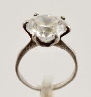 Ezüst(Ag) gyűrű, csiszolt kővel, jelzett, méret: 51, bruttó: 4,2 g