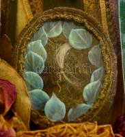 1916-17 Ferenc József ereklye. Egy tincs a császár és király hajából, vagy szakállából hímzett, magy...