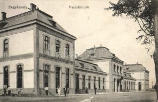 Nagykároly, Carei; vasútállomás, járdaépítés. Kiadja Sámuel Sándor / Bahnhof / railway station, pavement construction