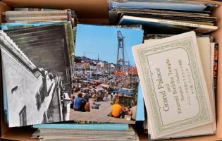 Kb. 1000 db MODERN külföldi városképes lap / cca 1000 pcs modern European town-view postcards