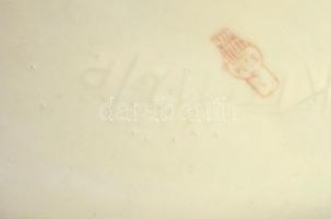 Zsolnay búgócsigás kisfiú, kézzel festett, jelzett (Sinkó András), apró kopásokkal, 16×8,5×12 cm