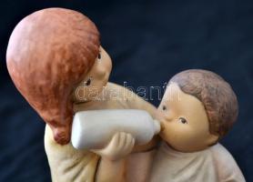 Goebel lány babával, kézzel festett, jelzett (Limpke), m: 12 cm