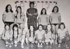 cca 1940-1960 Vegyes fotó tétel: életképek, stb., egy kis doboznyi, különböző méretben