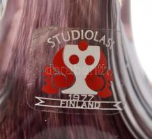 Többrétegű üveg macska, anyagában színezett, matricával jelzett (Finnország), hibátlan, m: 10,5 cm