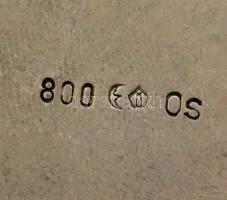 Ezüst (Ag.) ovális gyógyszeres dobozka rózsa díszítéssel, belül aranyozott. Jelzett, 4×3,5 cm, nettó...