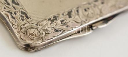 Jelzett ezüst púdertartó szelence virág díszítéssel / Silver pudrie bruttó: 79 g, 7x7,5 cm