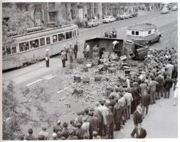 Gál László: "Csak a szépre..." Budapesti élet-képek az 1950-60-as évekből. Bp., 2005, Feke...