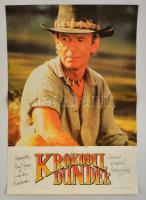 1987 Krokodil Dundee, ausztrál film plakát, hajtásnyommal, 80x56 cm