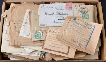 cca 1900-1950 Egy doboznyi vegyes papírrégiség tétel, közte levelek, számlák, reklám nyomtatványok