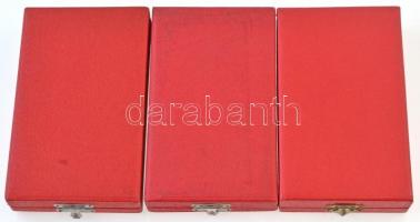 1964. "A Munka Érdemrend" arany fokozata, aranyozott, zománcozott Br kitüntetés szalagon, ...