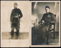 cca 1910-1920 Katonai porték, 2 db fotólap, felületén törésnyomokkal, 13,5×9 cm