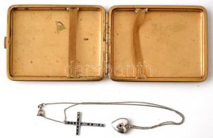 Ezüst (Ag.) nyaklánc 2 db ezüst (Ag.) medállal (szív, kereszt hiányos berakással), jelzett, nettó: 5 g, bőr borítású réz cigarettatárca, 8,5×6 cm