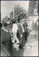 cca 1960-1970 Piaci életképek, 3 db fotó, 16×24 cm