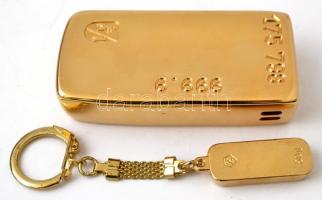 Aranynak tűnő fém öngyújtó és kulcstartó, 8×4 cm,
