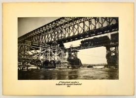 1946 Budapest, K hídszerkezet szerelése a déli összekötő hídnál, nagyméretű fotó, kartonra ragasztva, feliratozva, 25×39 cm