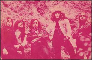 Az Omega együttes tagjainak aláírása zeneszöveget tartalmazó nyomtatványon