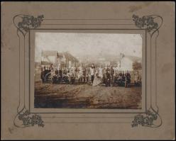 cca 1914-1918 Csoportkép, közte Weber Ferenc tüzér tizedes, fotó, kartonra ragasztva, hátulján feliratozva, 11×15 cm