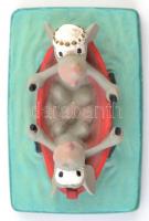 Ifjú házas egérkék, kisplasztika, 9,5×6,5×6,5 cm