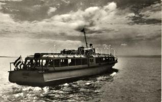 9 db MODERN balatoni hajó motívumos képeslap, 3 db egyformával / 9 modern Hungarian motive postcards...