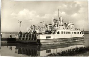 9 db MODERN balatoni hajó motívumos képeslap, 3 db egyformával / 9 modern Hungarian motive postcards...