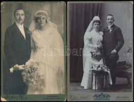 cca 1900 Vegyes keményhátú műtermi fotók, főként budapesti műtermekből, illetve nagykanizsaiból, ném...