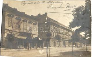 1904 Magyaróvár, Mosonmagyaróvár; utcakép, Holzhammer-ház, Puchtinger József üzlete. photo (vágott / cut)