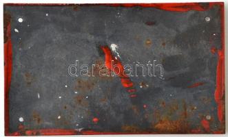 "Bekapcsolni tilos!" feliratú zománcozott fém tábla, kis sérüléssel, 12×20 cm