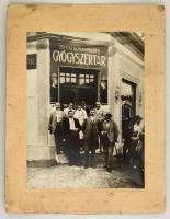 cca 1920-1930 Isteni Gondviselés Gyógyszertár, kartonra kasírozott fotó, 23,5×18 cm