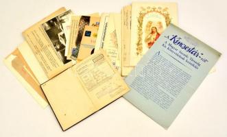 1852-1948 Vegyes papírrégiség tétel, kb. 30-40 db, közte a Protestáns Bálra vonatkozó iratokkal (1927,1928,1931, 4 db) közte rendőrzenekar igénylési papírral,a kerületi főkapitány aláírásával, Légrády Ottónénak szóló levéllel (1948) Killinger Hugó iparművész, aranyozó mester kitöltetlen szállítójegyeivel, a Budapesti Színigazgatók Szövetségének és Budapesti Színészek Szövetségének kollektív megállapodása (1922/23), Szücs Béla illatszeráru és fodrászati cikkek kereskedésének borítékja, hangverseny műsor, illetőségi bizonyítvány, reklám nyomtatványok...stb, változó állapotban.