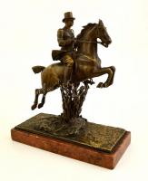 Copyright Thenn Vienna jelzéssel: Ugrató lovas. Bronz, márvány talapzaton, m:20 cm, h:19 cm