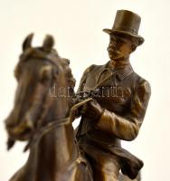 Copyright Thenn Vienna jelzéssel: Ugrató lovas. Bronz, márvány talapzaton, m:20 cm, h:19 cm