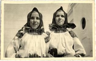 10 db RÉGI motívumos képeslap: folklór / 10 pre-1945 motive postcards: Slavic folklore