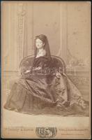 cca 1860-1870 Rabatinszky Mária (1842-?) operaénekesnő (koloratúrszoprán) fotója, keményhátú fotó, Bécs Dr. Székely és Massak műterméből, 16x10 cm
