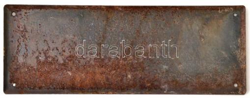 "Mezei utca" zománcozott fém tábla, sérülésekkel, rozsdafoltokkal, 39×15 cm