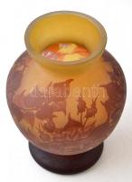 Gallé jelzéssel virágmintás váza, többrétegű, apró kopásokkal, m: 23 cm