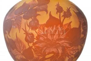 Gallé jelzéssel virágmintás váza, többrétegű, apró kopásokkal, m: 23 cm